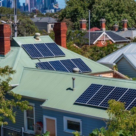 Multiple homes in Melbourne daylight with solar panels installed.